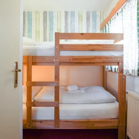 Pensión Haus Tirol 3*